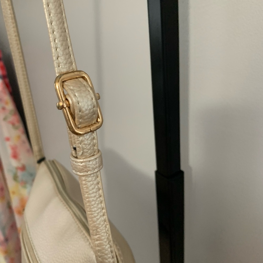 Champagne And Silver Cross Body - Picture 11 of 16